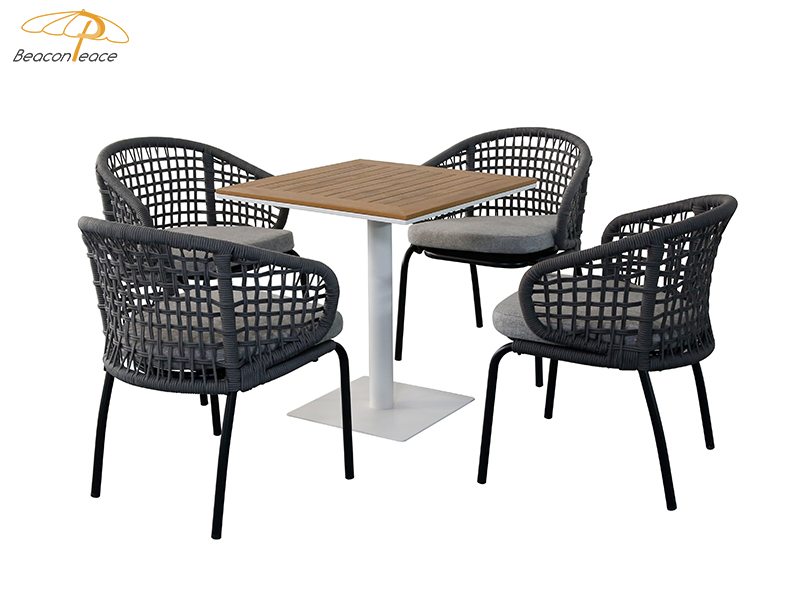 outdoor patio table and chairs