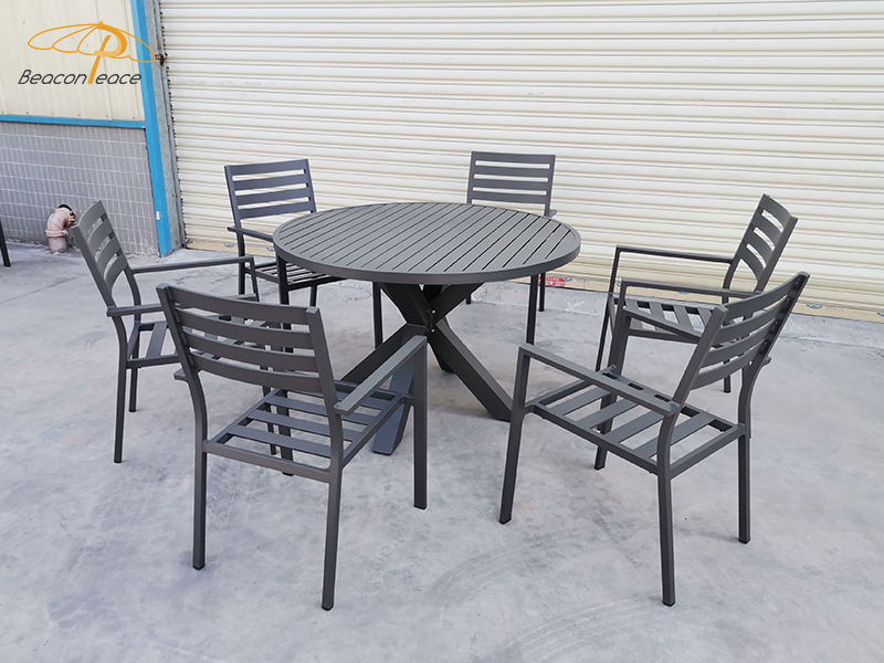 round patio table